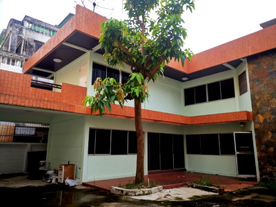 Houses for sale Charoen Krung Road : LTHC12583 – House FOR SALE in Sathorn 15 Size 71 SQ.W 200 SQ.M 2 Beds 2 Baths Near BTS Surasak Station ONLY 33 MB