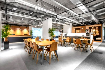 Office for rent Srinakharinwirot University Prasanmit Campus : Office space for rent on the 35th floor of The Ninth Tower A, a striking glass building and one of the two prominent towers in the Huai Khwang area.