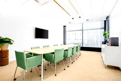 Office for rent Srinakharinwirot University Prasanmit Campus : Service office for rent in the heart of Bangkok's business district, decorated in a modern style, fully furnished, meeting all work needs.