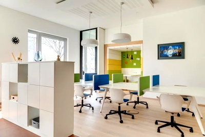 Office for rent Srinakharinwirot University Prasanmit Campus : Office space for rent on the 35th floor of The Ninth Tower A, a striking glass building and one of the two prominent towers in the Huai Khwang area.