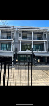 รายละเอียดทาวน์โฮม 3 ชั้นให้ เช่าในโครงการ บ้านกลางเมือง สุขสวัสดิ์