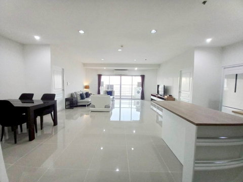 LTH12581 - Waterford Diamond Tower Sukhumvit 30/1 Condo FOR RENT Size 163 sqm. 4 beds 2 baths Near BTS Phrom Phong Station ONLY 80K/Month
