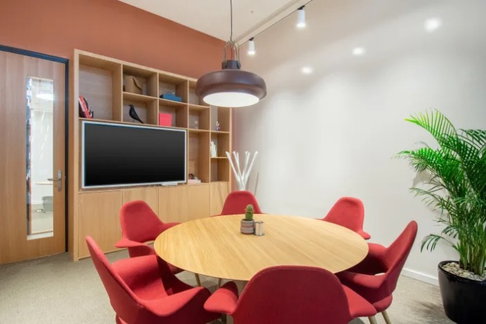 Modern office space for rent in CRC Tower, All Seasons Place with Bangkok city view and full facilities in the building.