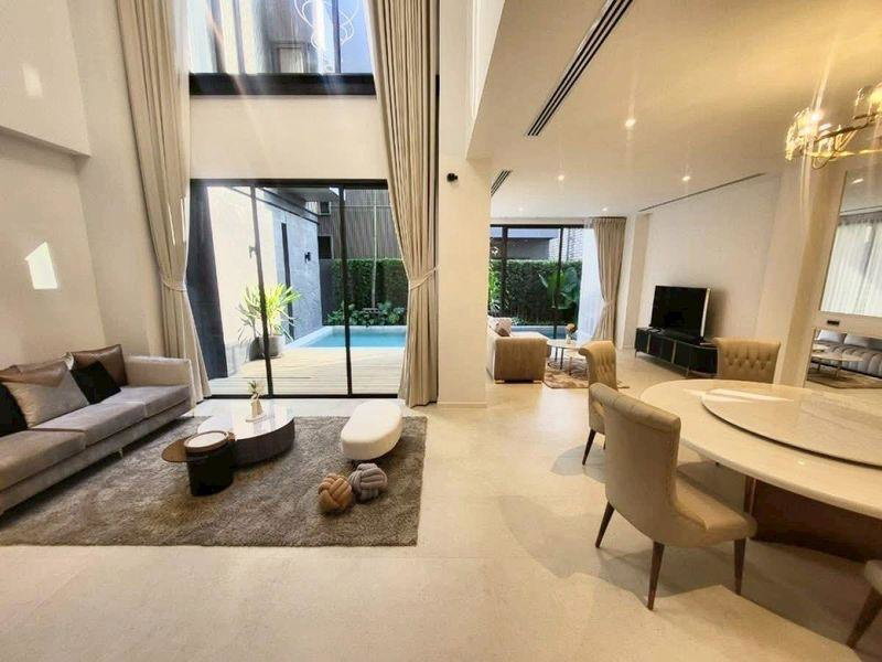Houses for rent : LTHC12572 – House FOR RENT at Bugaan Rama 9 Size 73 SQ.W 522 SQ.M 4 Beds 5 Baths Near MRT Rama 9 Station ONLY 390K/Month