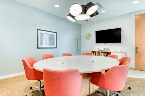 Office for rent in AIA Capital Center building, panoramic view, with office equipment that allows you to start working immediately.