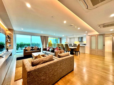 Apartment building for rent Srinakharinwirot University Prasanmit Campus : Incredible 4 Bedroom Luxury Apartment in Ekkamai - BR20949AP