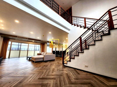 Apartment building for rent Srinakharinwirot University Prasanmit Campus : Expansive 4 Bedroom Duplex Apartment in Thonglor - BR20953AP