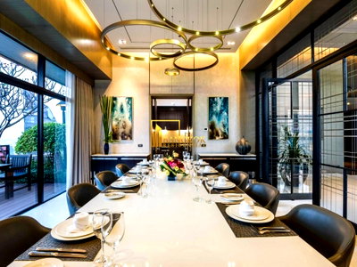 Apartment building for rent Srinakharinwirot University Prasanmit Campus : Stunning 3 Bedroom Serviced Apartment in Central Phrom Phong - BR30295SA
