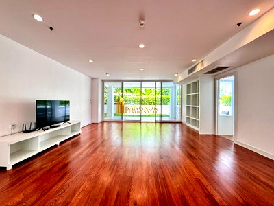 Apartment building for rent Srinakharinwirot University Prasanmit Campus : Luxurious 4 Bedroom Apartment For Rent in Ekkamai - BR20885AP