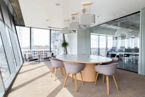 Office space for rent on the 16th floor of Bangna Tower, 3 km from Suvarnabhumi. The space features modern interior design.