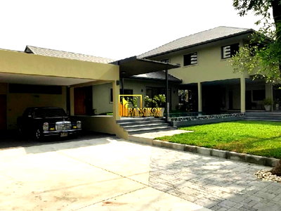 เช่าบ้านเดี่ยว ถนนเพชรบุรี กรุงเทพฯ : Incredible 5 Bedroom House With Pool in Phrom Phong - BR27662SH