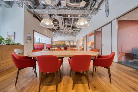 Offices for rent in Bhiraj Tower at Bitec and join multinationals at this prestigious address. With on-site parking and a location next to BTS Bangna