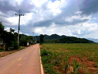 ที่ดิน นครราชสีมา (โคราช) : ขายถูก ที่ดินเขาใหญ่ ขนงพระ 2 ไร่ ที่ล้อมรอบด้วยเขา วิวเขาสวยมาก ติดถนนลาดยาง ใกล้เส้น 2213 2235 วังกระทะ หนองสาหร่าย ปากช่อง  0879074045