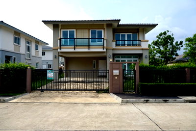 ขายบ้านเดี่ยว : ขายบ้านเดี่ยว 2 ชั้น สภาพใหม่ ไม่เคยเข้าอยู่ เนื้อที่เยอะ ม.ภัสสร พุทธมณฑลสาย 2 บางแวก
