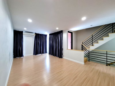 Home office for rent : For rent Town Home 3 storey PLEX BANGNa near Nation Building at Line: @homefinder