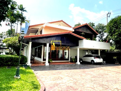 เช่าบ้านเดี่ยว ถนนเพชรบุรี กรุงเทพฯ : Expansive 4 Bedroom House With Pool Access in Ekkamai - BR7721SH