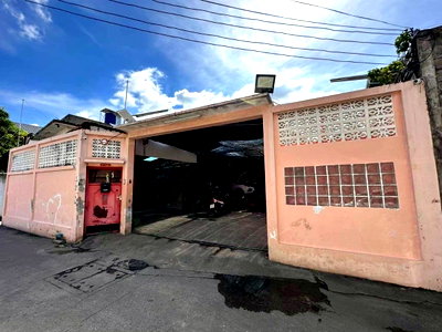 ที่ดิน ถนนพระราม 3 : LTH12559 – Land with House FOR SALE in Soi Charoen Rat 7 Size 150 sq.Wah. Near BTS Surasak Station ONLY 30 MB