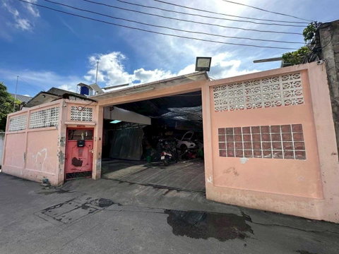 LTH12559 – Land with House FOR SALE in Soi Charoen Rat 7 Size 150 sq.Wah. Near BTS Surasak Station ONLY 30 MB