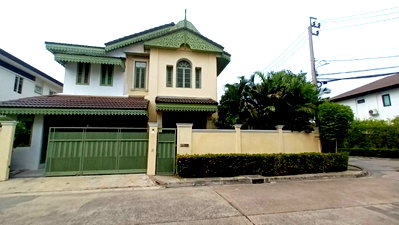 Houses for sale สถาบันเทคโนโลยีไทย-ญี่ปุ่น : Mantana Rama 9 – Krungthep Kreetha 7 For Sale Corner single house –   Land size: 62.10 sq.wah  Fully built-in throughout the house  Ready to move in