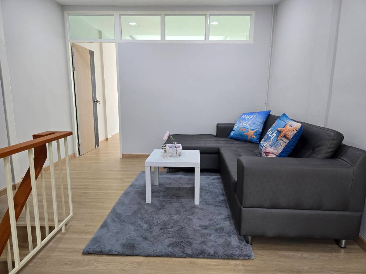 รูป บ้านทำเลสาทร งบ 6 ล้าน มีแบบนี้อยู่จริง! ทาวน์โฮม 4 ชั้น รีโนเวทใหม่ สภาพนางฟ้า - รูปที่ 5/22