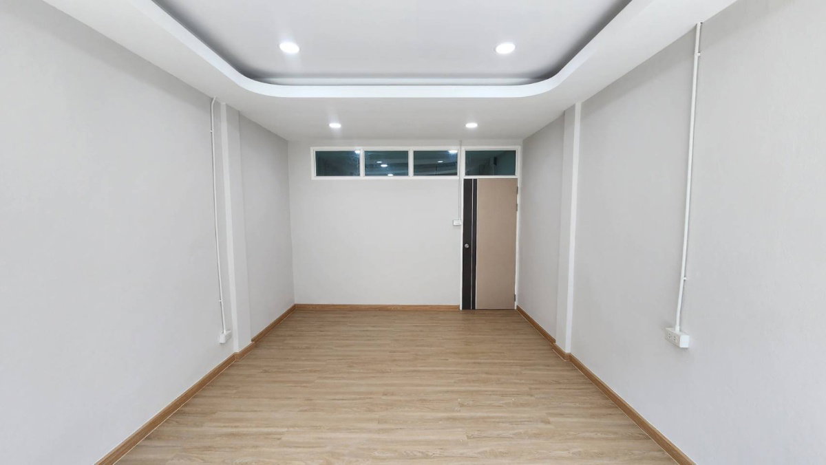 รูป บ้านทำเลสาทร งบ 6 ล้าน มีแบบนี้อยู่จริง! ทาวน์โฮม 4 ชั้น รีโนเวทใหม่ สภาพนางฟ้า - รูปที่ 6/22