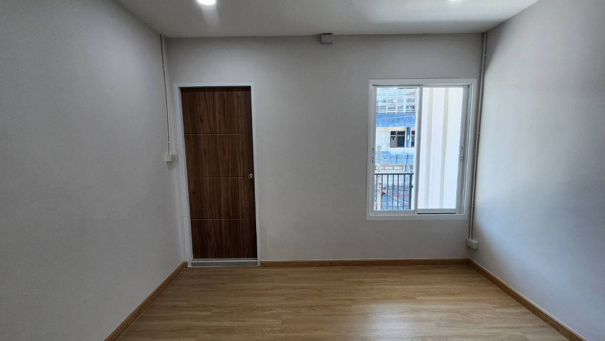 รูป บ้านทำเลสาทร งบ 6 ล้าน มีแบบนี้อยู่จริง! ทาวน์โฮม 4 ชั้น รีโนเวทใหม่ สภาพนางฟ้า - รูปที่ 7/22
