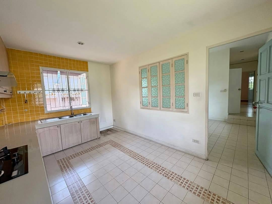 รูป ขายบ้านเดี่ยวปุณณวิถี สุขุมวิท หมู่บ้านเมืองทอง 149ตร.ว หลังมุม 4ห้องนอน ใกล้BTS อุดมสุข ศรีนครินทร์ หมู่บ้านเงียบสงบ ไม่เสียค่าส่วนกลาง 087-9074045 - รูปที่ 9/12
