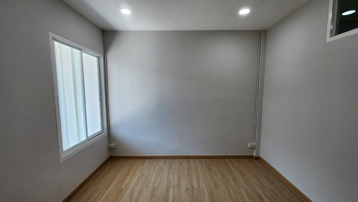 รูป บ้านทำเลสาทร งบ 6 ล้าน มีแบบนี้อยู่จริง! ทาวน์โฮม 4 ชั้น รีโนเวทใหม่ สภาพนางฟ้า - รูปที่ 22/22