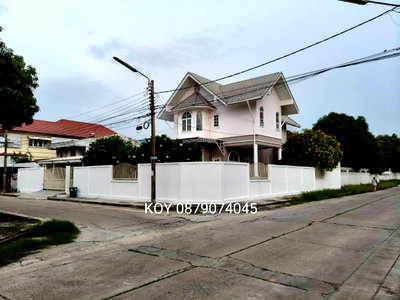 บ้านเดี่ยว กรุงเทพมหานคร : ขายบ้านเดี่ยวปุณณวิถี สุขุมวิท หมู่บ้านเมืองทอง 149ตร.ว หลังมุม 4ห้องนอน ใกล้BTS อุดมสุข ศรีนครินทร์ หมู่บ้านเงียบสงบ ไม่เสียค่าส่วนกลาง 087-9074045