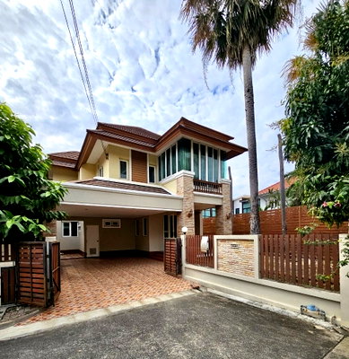 บ้านเดี่ยว สนามบินดอนเมือง :  ขายบ้านเดี่ยว 2 ชั้น หมู่บ้านเศรณีรายา 2 ซอย 3 โครงสร้างภายนอกออกแบบสไตล์บาหลีประยุกต์ ภายในตกแต่งเฟอร์นิเจอร์สไตล์หลุยส์