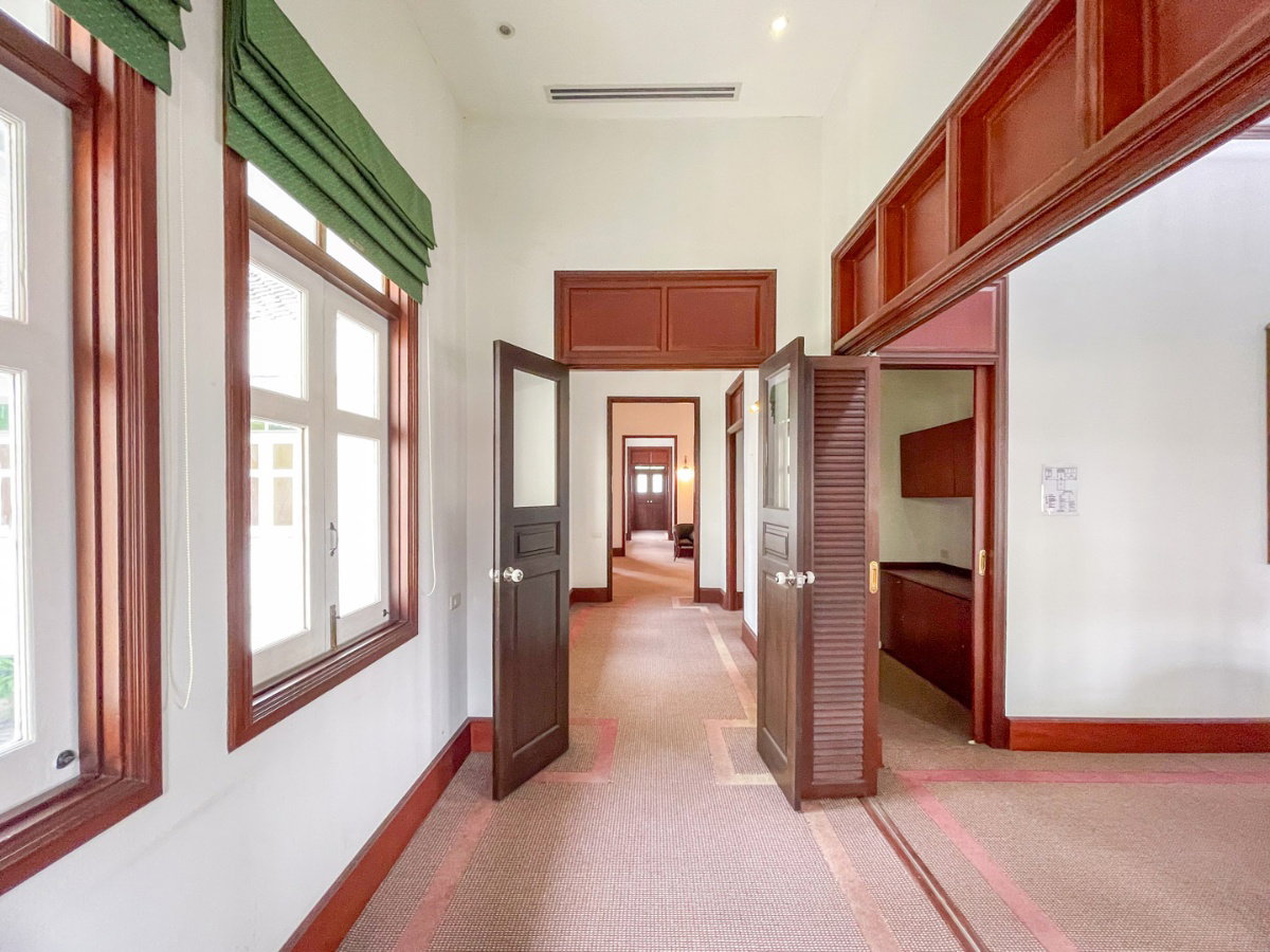 รูป บ้านหรูให้เช่าในย่านสาทร: บ้านใหญ่ 2 หลัง สไตล์ไทยประยุกต์และโคโลเนียล ใกล้ BTS เซนต์หลุยส์ - รูปที่ 7/17