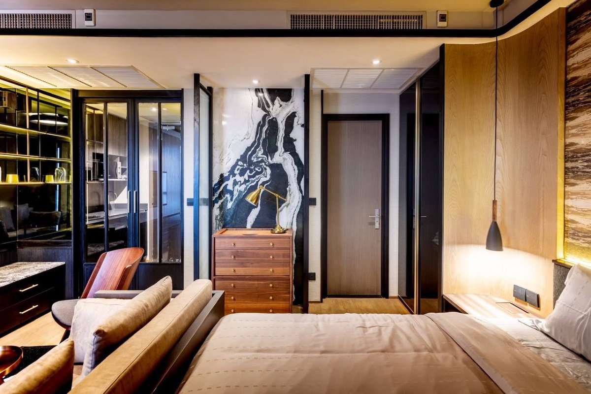 รูป Ashton Chula Silom【𝐑𝐄𝐍𝐓】🔥ห้องแบบ Rare Unit แต่งมาอย่างดีทุกตารางเมตร บิ้วอินสีเข้มตัดไฟ warm light.🔥 ติดต่อไลน์ไอดี: @hacondo - รูปที่ 3/10