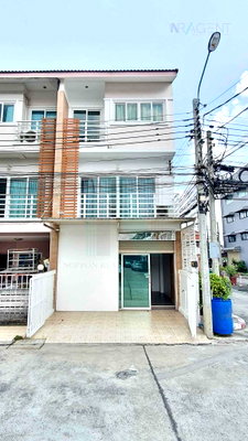 Townhouses for rent Don Mueang Airport : 📌 For Rent 3-story Townhouse HOME IN TOWN PAHOLYOTHIN 73 4 bedroom 4 bathroom