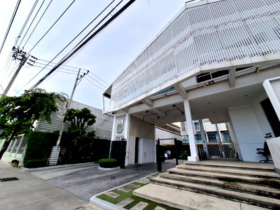 ขายทาวน์โฮม : 💙💛❤️Townhouse หลังมุม📍โครงการ District เอกมัย–รามอินทรา