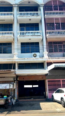 Office for sale Bangkok : 💥Commercial building for sale, Soi Nonthri 14, with tenants or for personal use 💥