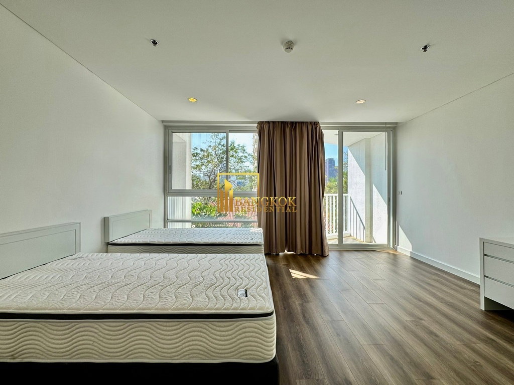 picture Spacious 4 Bed Apartment in Low Rise Ekkamai Development - BR7277SA - 25/43