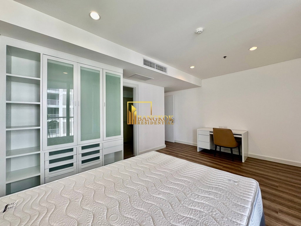 picture Spacious 4 Bed Apartment in Low Rise Ekkamai Development - BR7277SA - 33/43