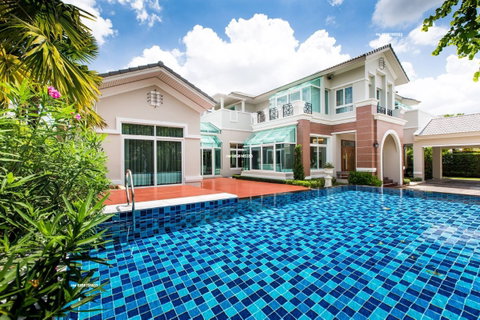 ขายคฤหาสน์หรู แปลงมุม พลูวิลล่า pool villa บ้านหรู Prukpirom Rachapruk-Ratanathibet พฤกษ์ภิรมย์ ราชพฤกษ์-รัตนาธิเบศร์ แปลงมุม ขายถูกมาก