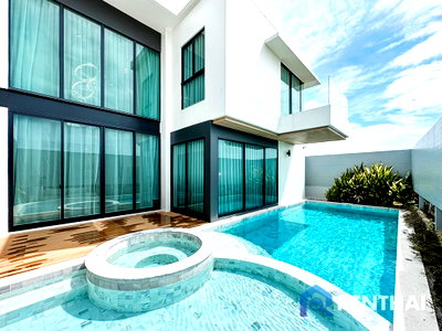 Houses for sale Rubberland : 2-storey luxury pool villa