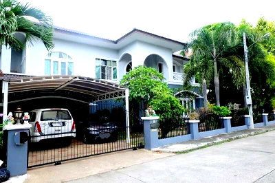 Houses for sale Mahamakut Buddhist University : Pool villa house for sale .sansainoi, sansai, chiang mai. , about 5 minutes from central festival chiangmai 4 km., 