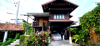 Houses for sale Mahamakut Buddhist University : Unique house for sale in old city area , meaung chiangmai. 