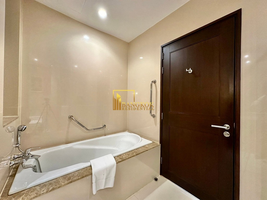 รูป Exceptional 3 Bedroom Serviced Apartment in Phrom Phong Area - BR7385SA - รูปที่ 32/48