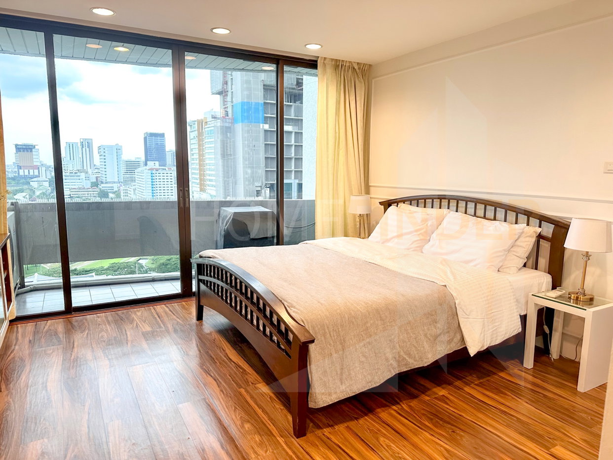 picture The Royal Place 1 1 bedroom, for rent - 11/15