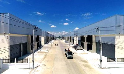 เช่าโรงงาน ถนนกิ่งแก้ว : โรงงานให้เช่า พร้อมสำนักงาน ขนาด 1500 ตารางเมตร ยกพื้นสูง ความสูง 13 เมตร มี Dock Leveler
