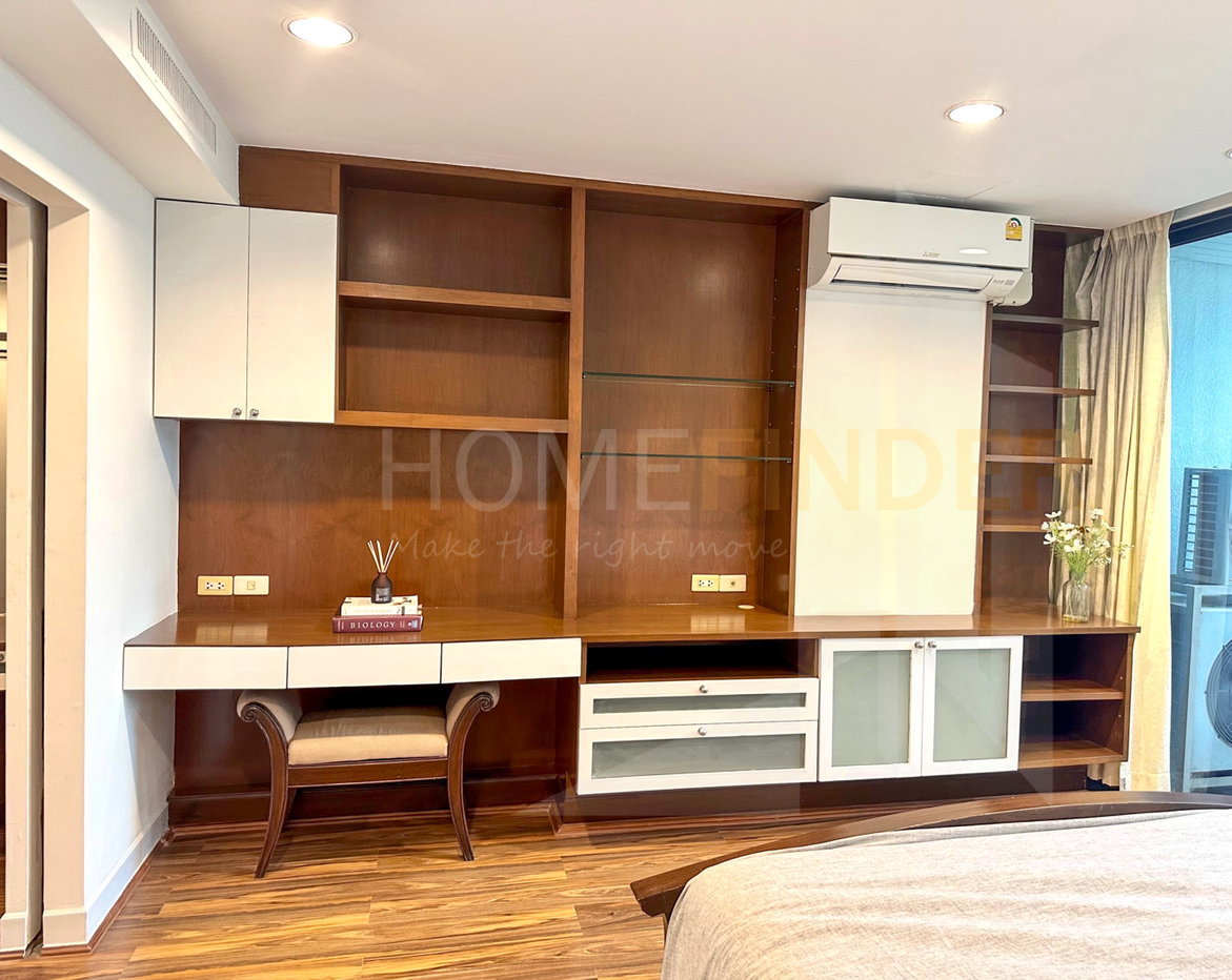 picture The Royal Place 1 1 bedroom, for rent - 12/15
