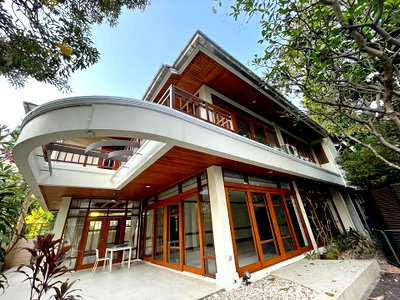 เช่าบ้านเดี่ยว วิทยาลัยอาชีวศึกษาเสาวภา : LTHC12639 – House For Rent at Sathorn Size 186 Sqw. 450 Sqm. 4 beds 5 baths Near BTS Saints Louise Station ONLY 230K/Month