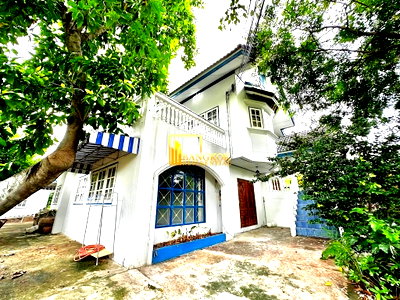 เช่าบ้านเดี่ยว วิทยาลัยอาชีวศึกษาเสาวภา : Expansive 3 Bedroom House For Rent in Riverside Area - BR28125SH