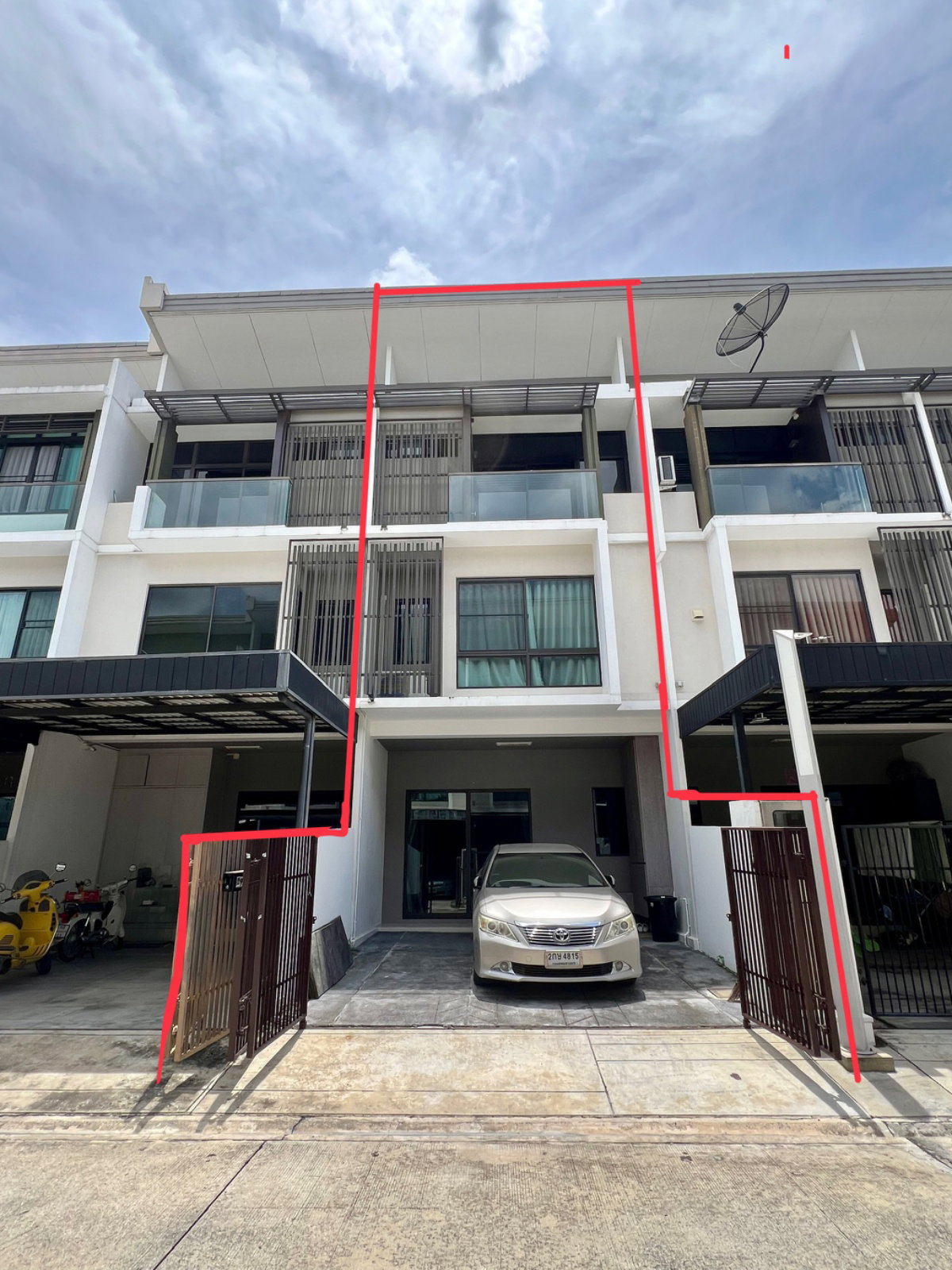 🔥 ขายด่วย ราคาพิเศษ ทาวน์โฮม 3 ชั้น The Landmark เอกมัย–รามอินทรา บ้านสวย Built in เกรด Premium  🔥