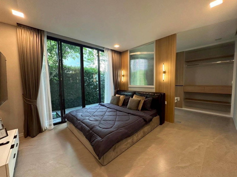 Houses for rent : LTHC12658 – VIVE Krungthep Kreetha House For Rent Size 103.7 Sqw. 421 Sqm. 4 beds 5 baths Near Wellington College International School ONLY 350K/Month