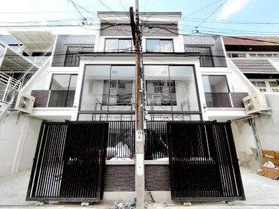 Home office for rent : LTHC12668 – Home office FOR RENT in Ekkamai 22 Size 21 Sqw. 200+ Sqm. 3 beds 3 baths Near BTS Ekkamai Station ONLY 85K/Month